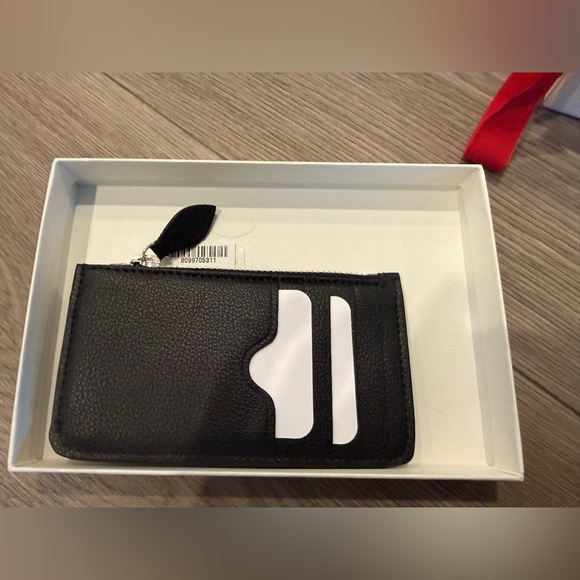 Alexander McQueen Black Leather Card Holder with Skull Accent. NWT. - Picture 2 of 5